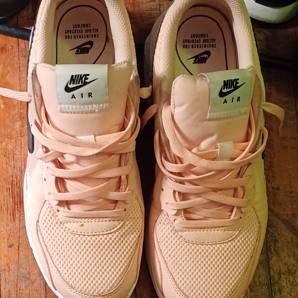 w͓̽o͓̽m͓̽a͓̽n͓̽'s͓̽ shoes